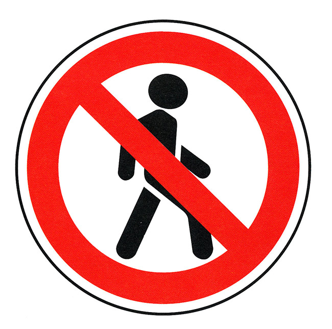 6 человек запреты. Зндвижение пешеходов запрещено». Знак движение пешеходов запрещено. Запрещающие знаки для пешеходов. Знак 3.10 движение пешеходов запрещено.